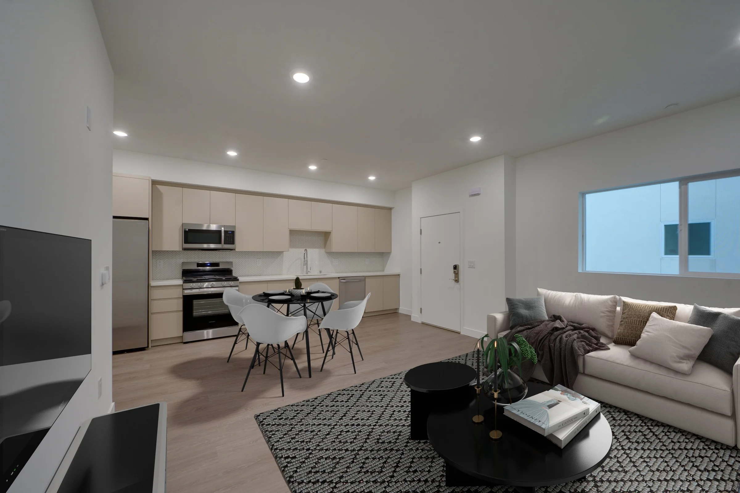 Open kitchen, dining, and living room at Pine on Gramercy