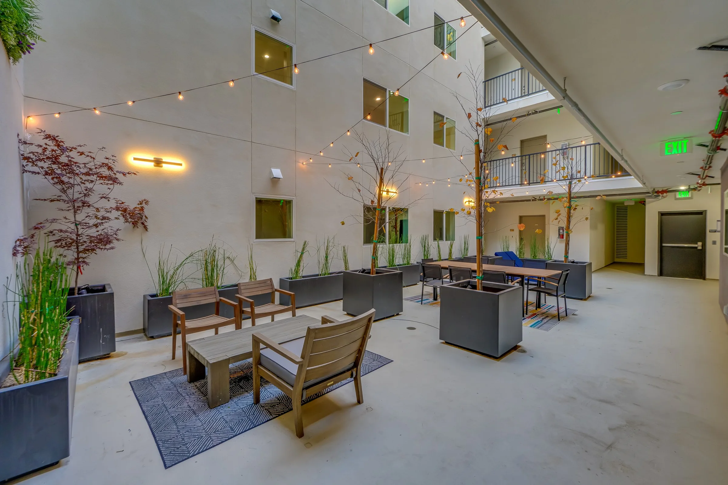Pine on Gramercy open-air courtyard with benches and dining tables